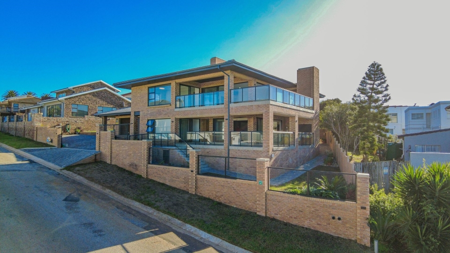 4 Bedroom Property for Sale in Wavecrest Eastern Cape